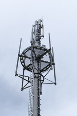 Sendemast Mobilfunk mit Antennen (mobile / cell)