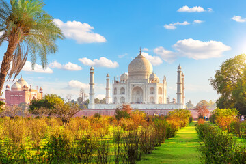 Fototapeta Beautiful garden in front of Taj Mahal, Agra, India obraz