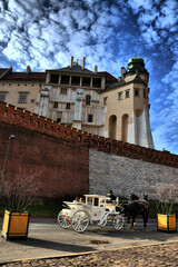 Vistas de los diferentes lugares turísticos de Cracovia, Polonia (Castillo de Wawel). Puesta de sol