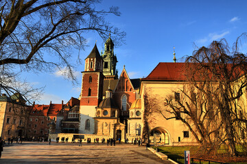 Vistas de los diferentes lugares turísticos de Cracovia, Polonia (Castillo de Wawel). Puesta de sol