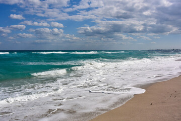 Fototapeta na wymiar White sandy beach of Varadero. Magnificent coast of the Atlantic ocean. Cuba.
