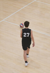 Volleyball player walks towards the ball