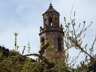 campanario de la iglesia de santa maría de la asumpción de tarrés, de planta octogonal,...