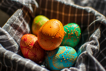 Wielkanocne jaja ręcznie malowane woskiem, tradycyjne, polskie, wosk pszczeli, wielkanoc, święconka - obrazy, fototapety, plakaty
