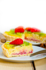 kiwi and strawberry pie tart