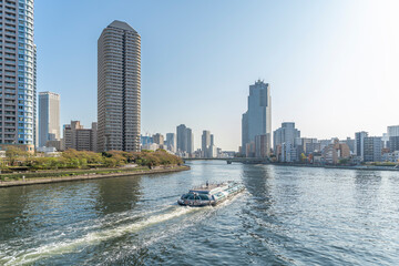 隅田川と遊覧船　風景　佃島　高層ビル