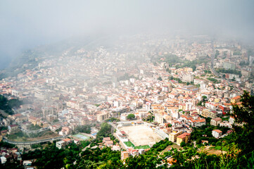 Veduta della città di Palmi dall'alto con nebbia - obrazy, fototapety, plakaty