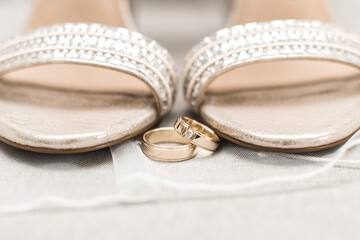 wedding rings between brides shoes detail pictures