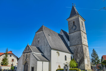 Kirche, Kronstorf, Pfarrkirche, Heiliger, Bartholomäus, Denkmalschutz, Gotisch, Gotik, Spätgotisch, Spätgotik, einschiffig, Langhaus, Turm, Kirchturm, Glockenturm, mächtig, imposant, wehrhaft, Kathari
