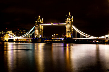 Obraz premium tower bridge at night