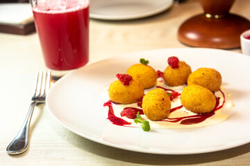 Deep fried balls of arborio rice stuffed with mozzarella cheese
