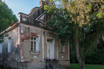 old abandoned house in brazil 