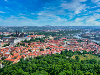 Fototapeta na wymiar チェコ共和国ペトシーン展望台から望むプラハ城とプラハの街並み