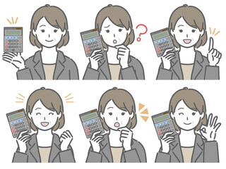 電卓を手に持つスーツの中年女性