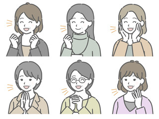 喜ぶ中年女性の斜め向き上半身セット