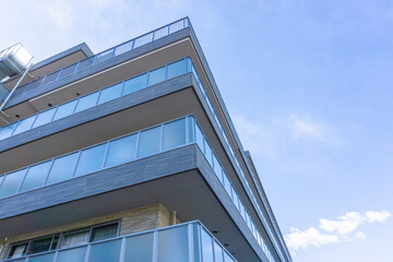 マンションの外観と青空_d_08