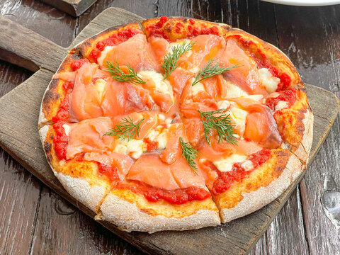 smoked salmon pizza on tray