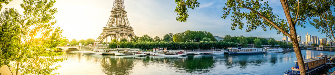 Fototapeta premium eiffel tour over Seine river