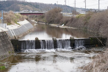 川の水を止める堰