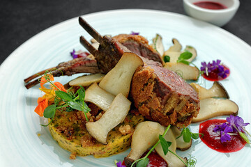 Grilled roe deer with sauce and mushrooms