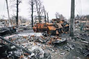 Panzerwracks im Kriegsgebiet in der Ukraine