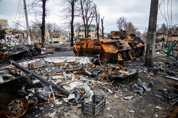 Panzerwracks im Kriegsgebiet in der Ukraine