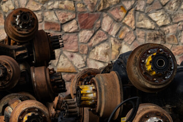 Pile of old rusty truck axle at second hand market shop. Used automotive part for sale. Old rear differential of truck. Truck rear axle. Heavy duty truck rear axle. Used auto spare parts for reuse. - obrazy, fototapety, plakaty