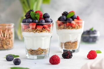 Yoghurt with fruits and granola