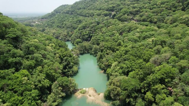 The fantastic aerials of Micos Waterfalls in San Luis Potosi, Huasteca Potosina, M&eacute;xico
9 jumps in an amazing green river