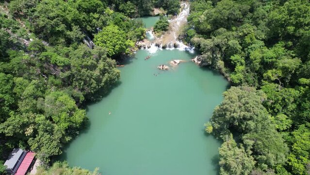 The fantastic aerials of Micos Waterfalls in San Luis Potosi, Huasteca Potosina, M&eacute;xico
9 jumps in an amazing green river