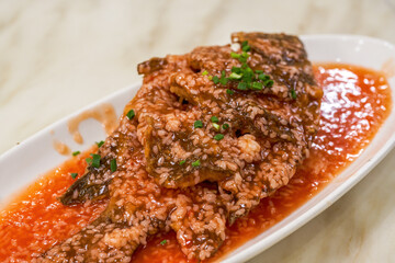 A crispy, sweet and sour Guangxi dish, sweet and sour sweet wine fish