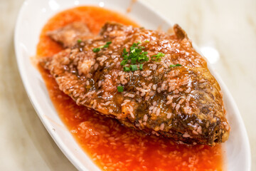 A crispy, sweet and sour Guangxi dish, sweet and sour sweet wine fish
