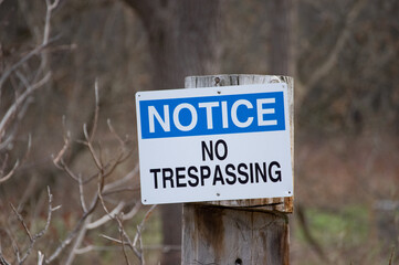 Fototapeta premium Notice: No Trespassing Sign, St. Catharines, Ontario, Canada
