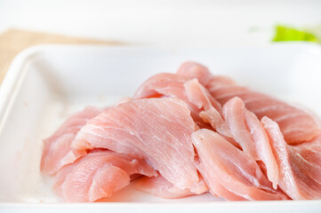 ビンチョウマグロの刺身　切り落とし