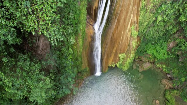 The fantastic aerials of El Chueveje Waterfalls in Pinal de Amoles, Sierra Gorda, M&eacute;xico