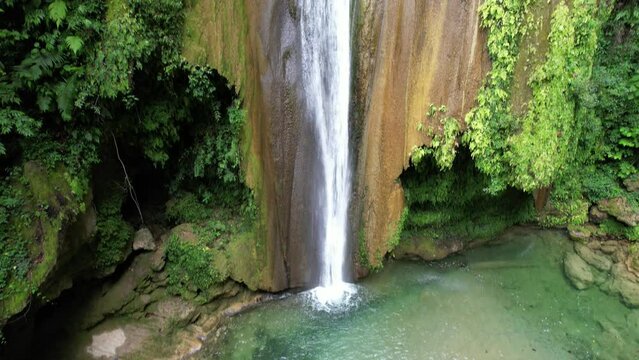 The fantastic aerials of El Chueveje Waterfalls in Pinal de Amoles, Sierra Gorda, M&eacute;xico