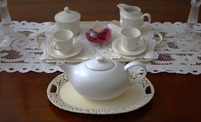 Fototapeta premium kettle, table, white cloth