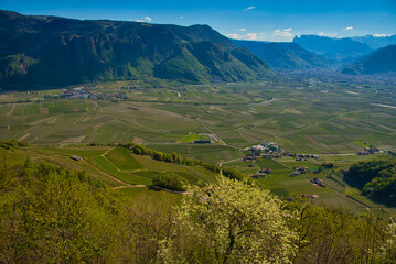 Landschaft in Südtirol rund im Eppan