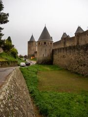 Fototapeta na wymiar imagen del castillo de Carcassonne con el cielo nublado