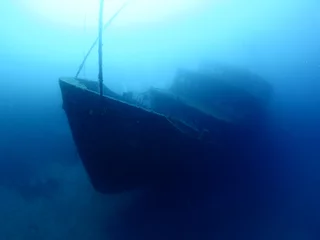Photo sur Plexiglas Naufrage Épave de navire sous l& 39 eau fond de la mer profonde métal sur le fond de l& 39 océan plongeurs à explorer