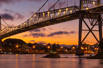 Naklejka premium bridge at night
