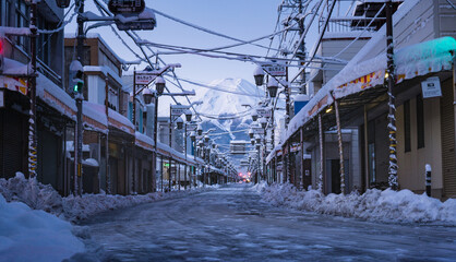 富士吉田市本町通りからの富士山