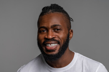 Obraz premium Smiling male posing for the camera against the gray background