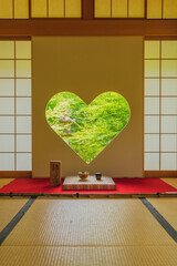 【京都】正寿院 客殿の猪目窓と新緑｜京都府宇治田原