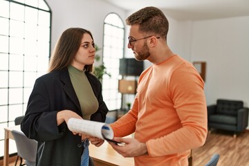 Obraz premium Two caucasian business executives working at the office.