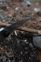 キャンプイメージ　ノコギリ