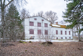 abandoned maison in estonia