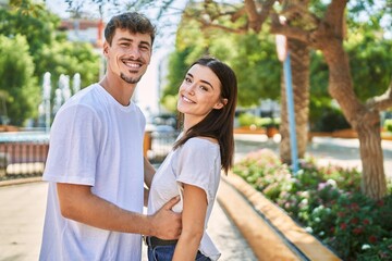 Obraz premium Man and woman couple hugging each other at park