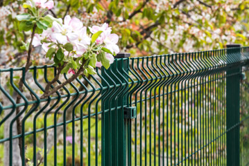 Steel grating fence made with wire in spring
