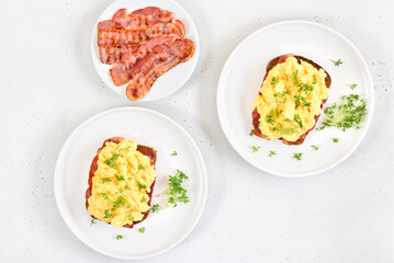 Scrambled eggs with microgreen on bread